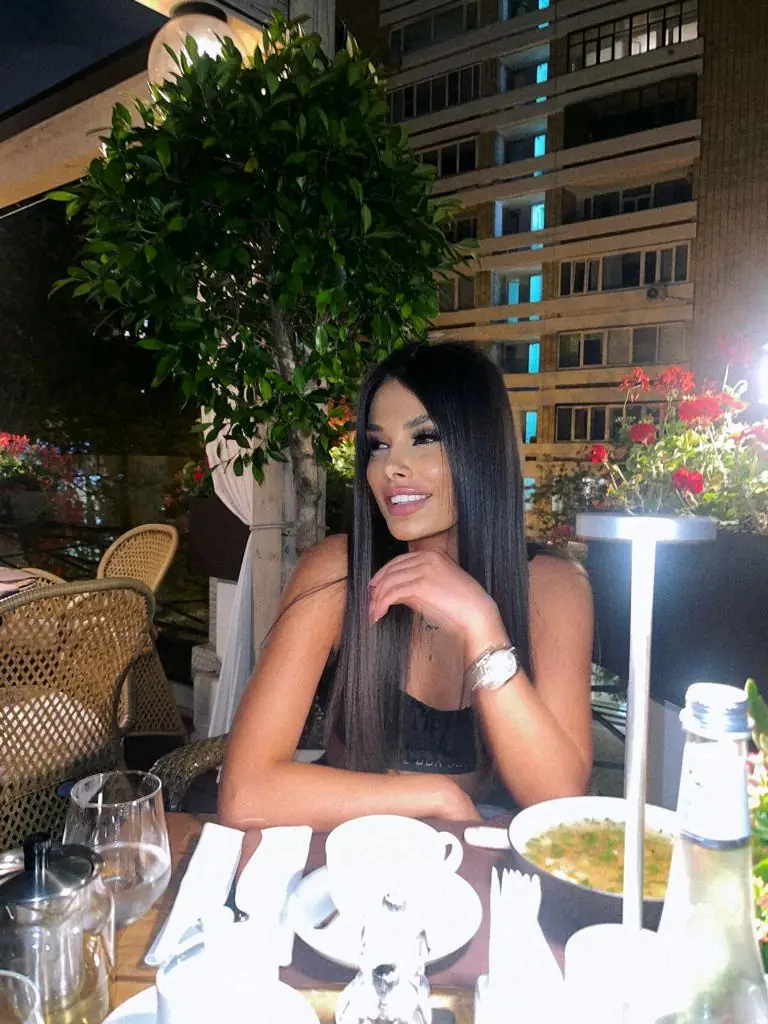 Bella - Escort - №1090, Height: 170, Age: 24, Weight: 59
