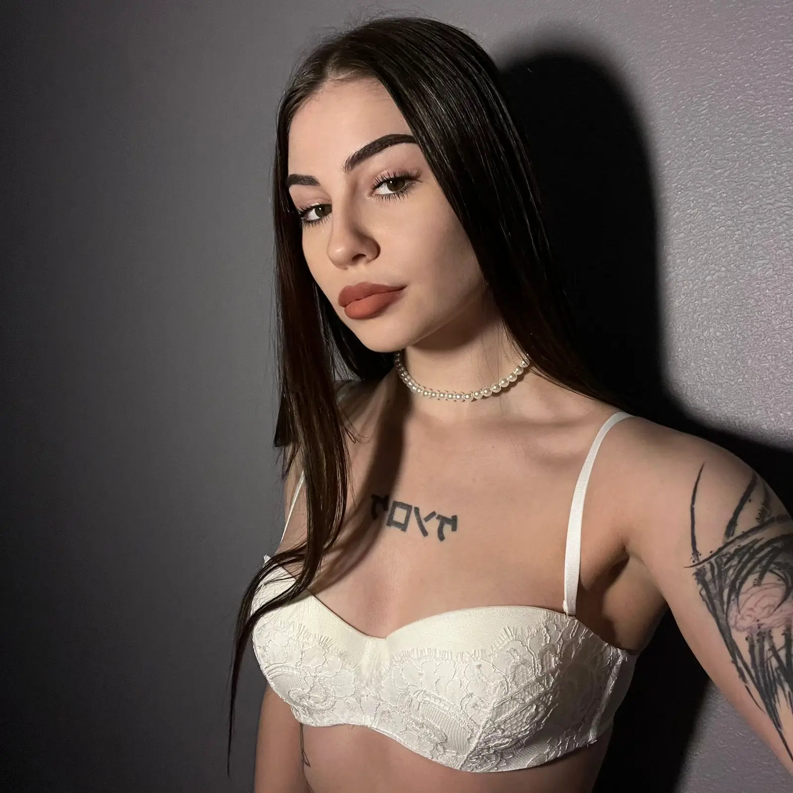Maryana — 1549, Height: 169, Age: 18, Weight: 57