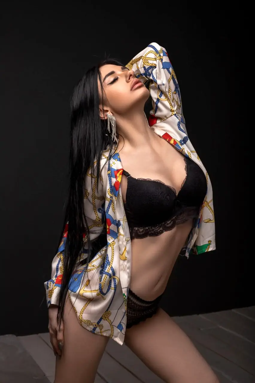 Hazel - Escort - №2489, Height: 178, Age: 19, Weight: 55