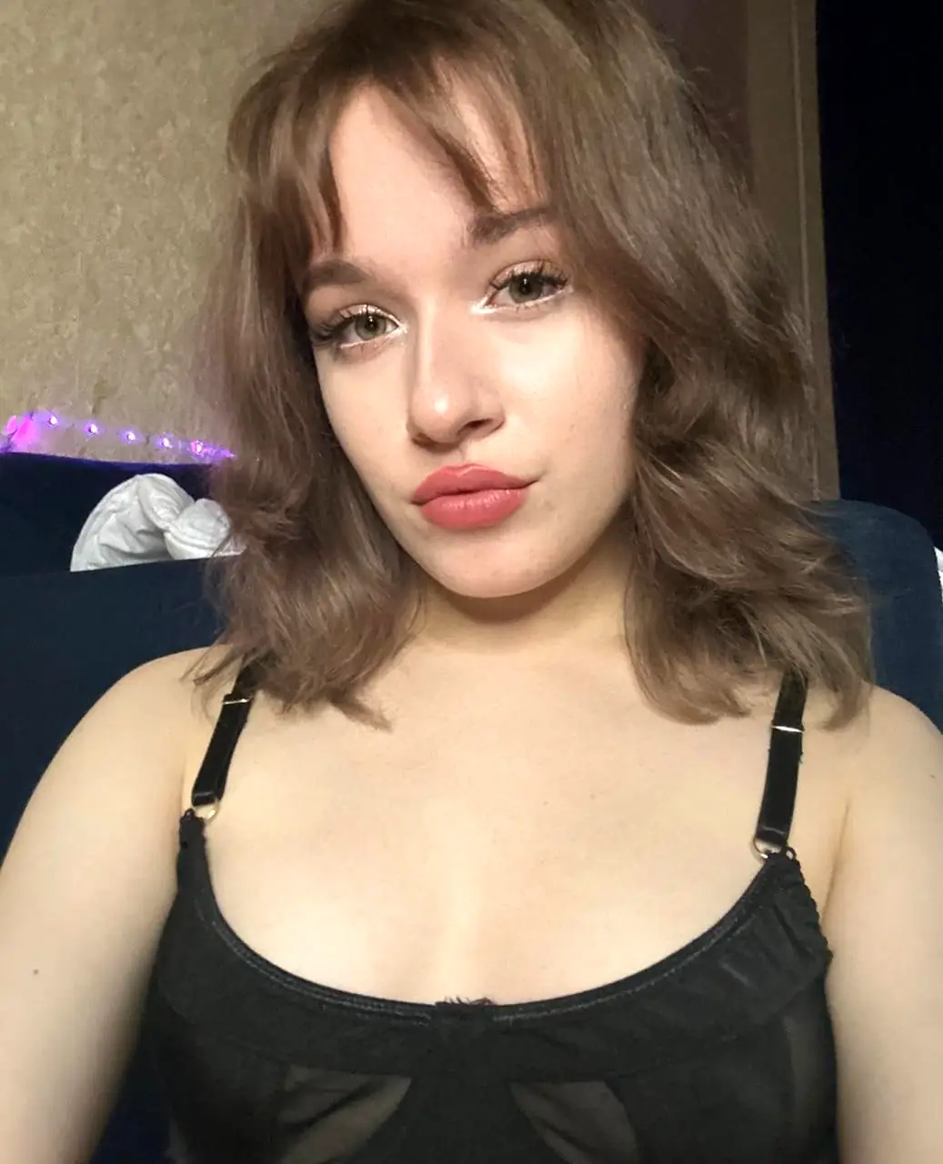 Sabrina - Escort - №2055, Height: 168, Age: 20, Weight: 54